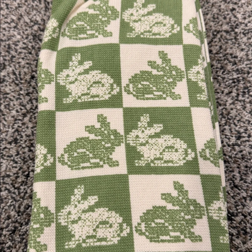 NWT Charming Threshold 2-Pack Green Cream and Pink Pom Easter Bunny Hand Towels